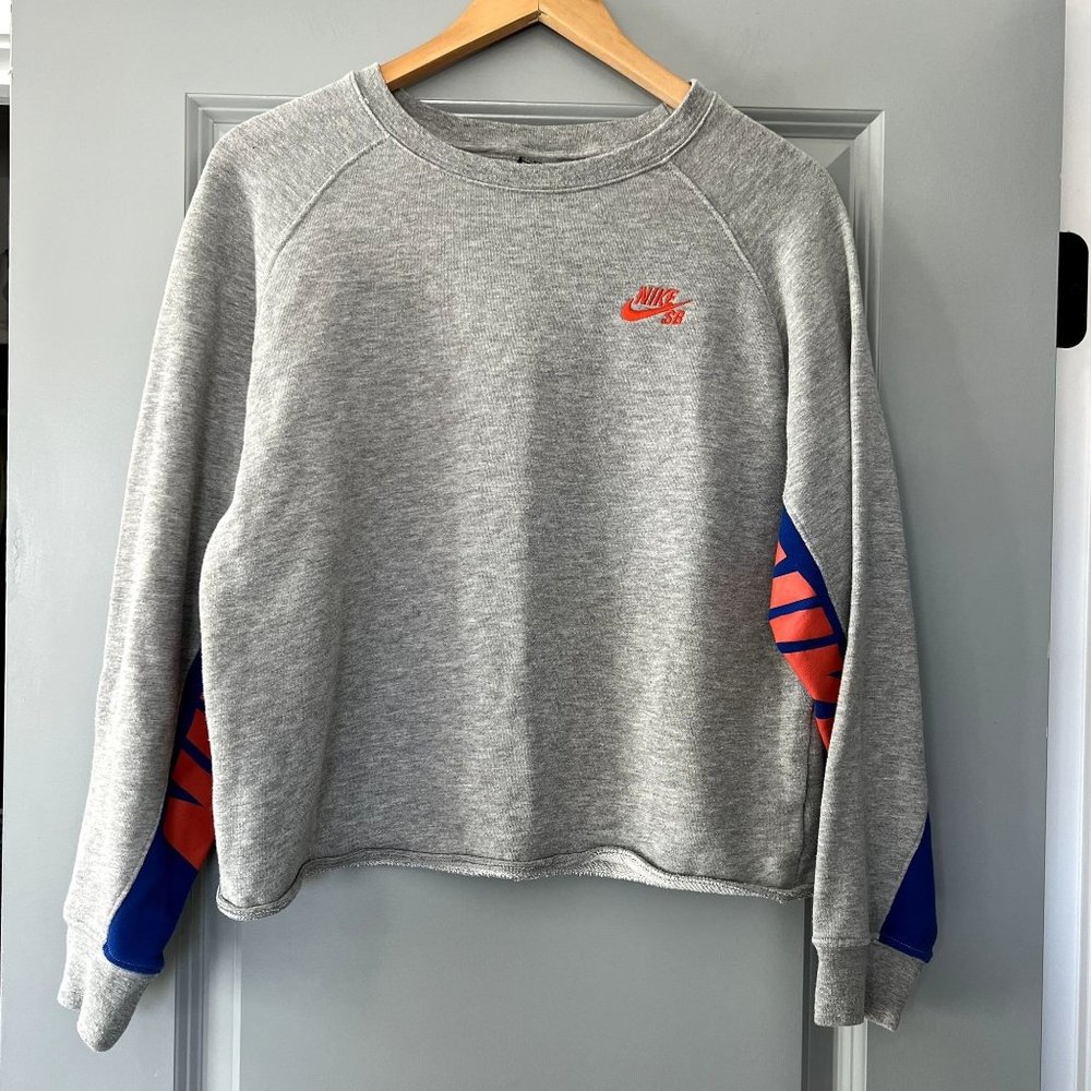 Nike SB Sweaters Teen's Junior's Size XL Grey Red Blue Design Sleeves Cropped